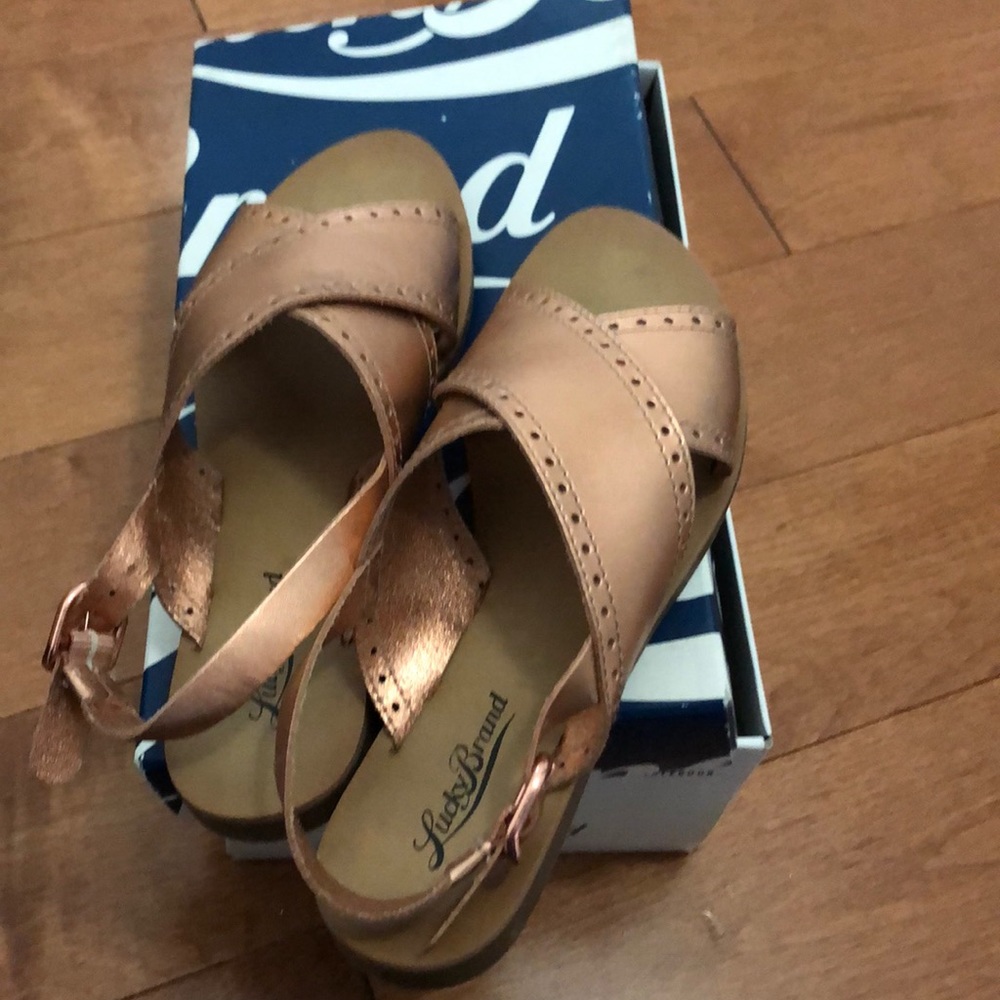 Lucky brand flat sandals
